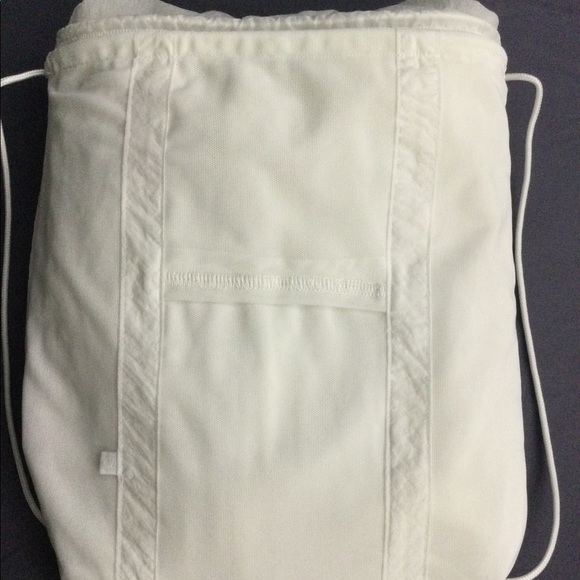 SOLD Lululemon Translu Anorak - Picture 6 of 14